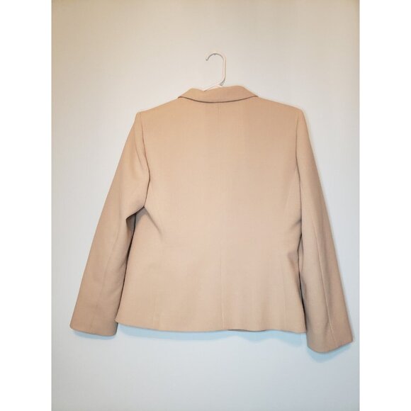 Le Suit Women's Petite Sz 10P Suit Jacket Blazer Beige Long Sleeve Button Front - Picture 2 of 6